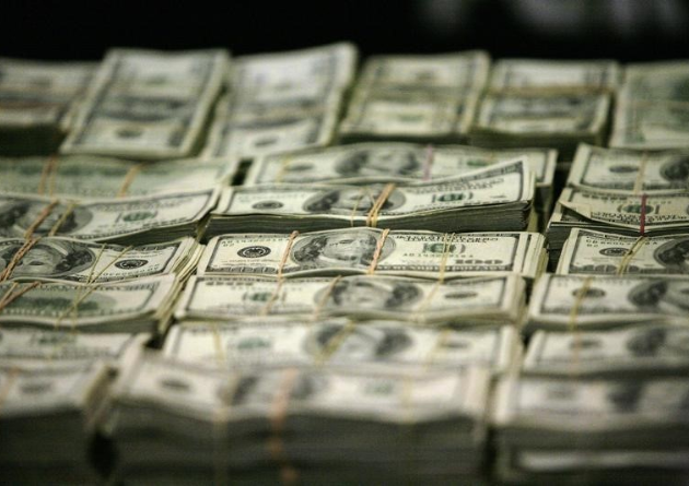 Dollar Firms as Geopolitical Tensions Rise